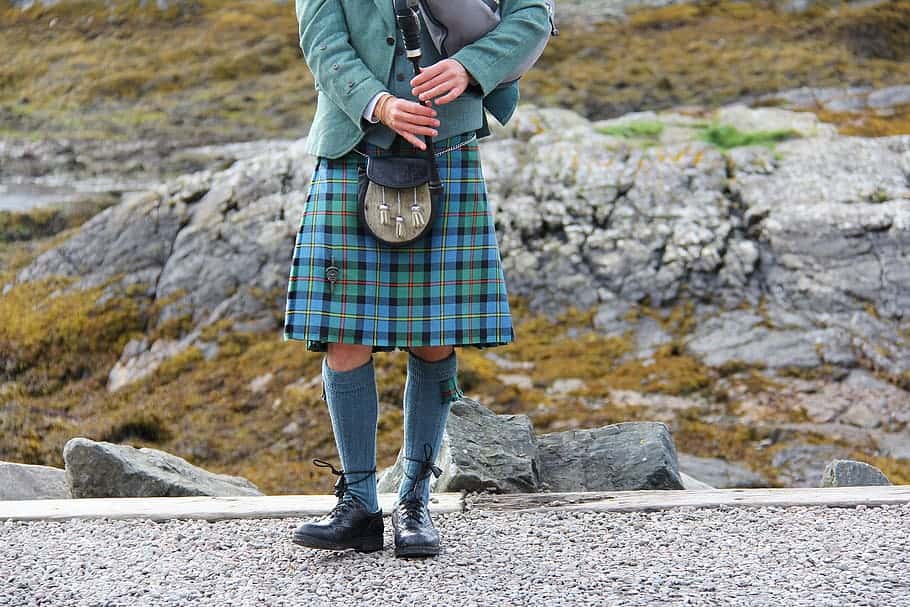 bagpipes-kilt-highlander-scottish
