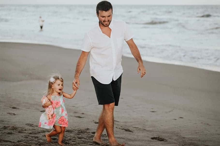 beach-stroll-walk-father-and-daughter