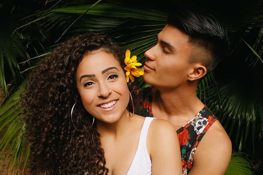 beautiful-couple-flower-happiness