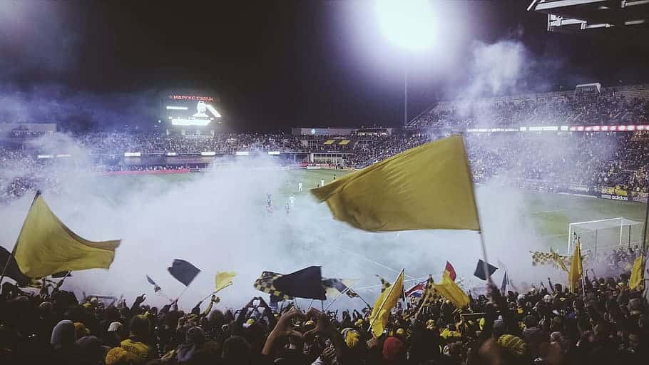 cheering-crowd-event-fans