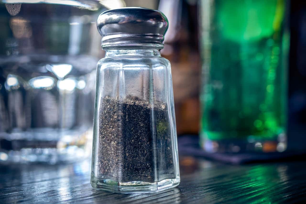 clear-glass-pepper-shaker-452741