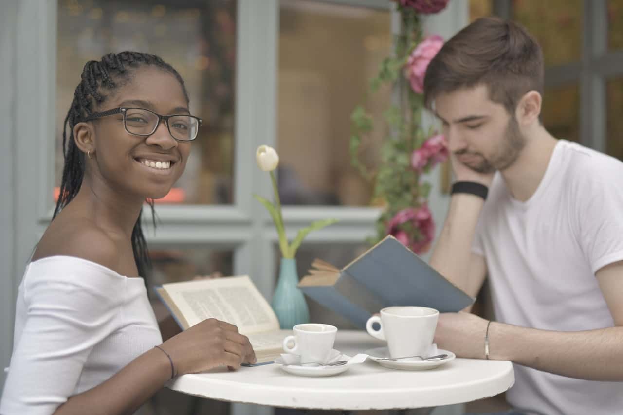 couple-reading-books-while-having-coffee-3978283