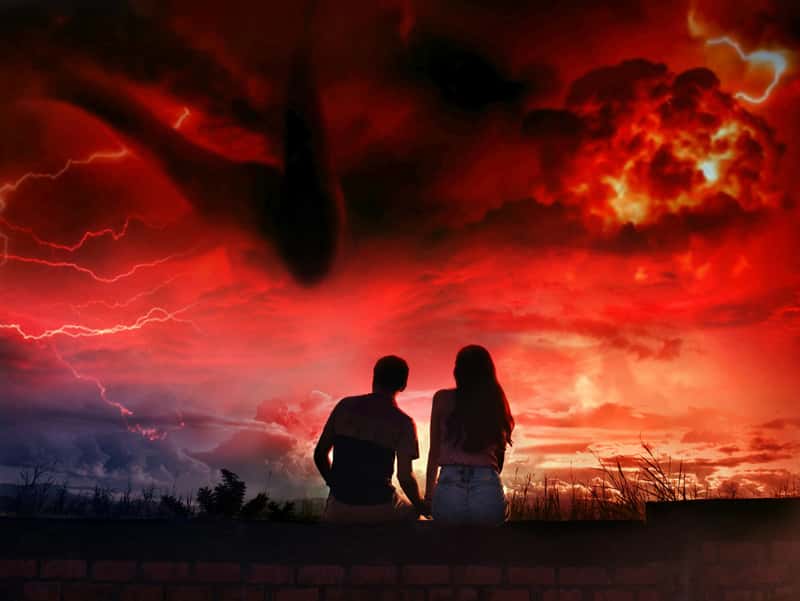 couple-watching-dramatic-clouds-and-storm-system_800