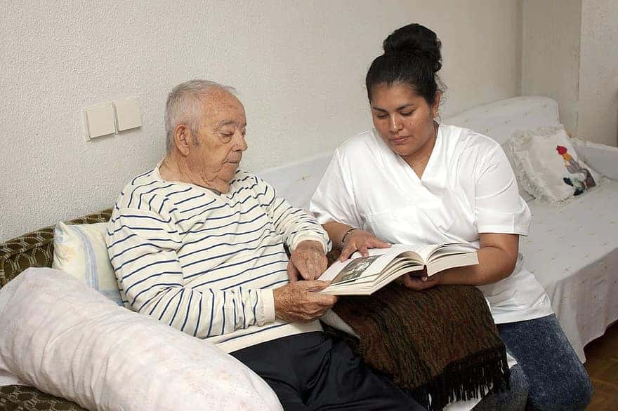 elder-third-age-nursing-family-assistance-dependence-old-people-alzheimer