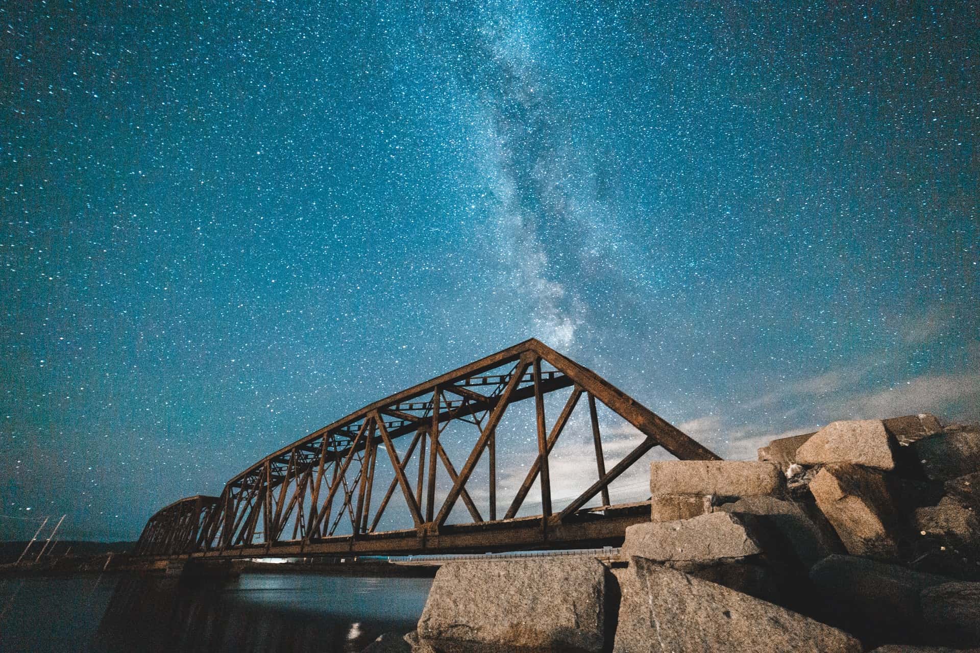 erik-mclean-ooe-48G6NtY-unsplash