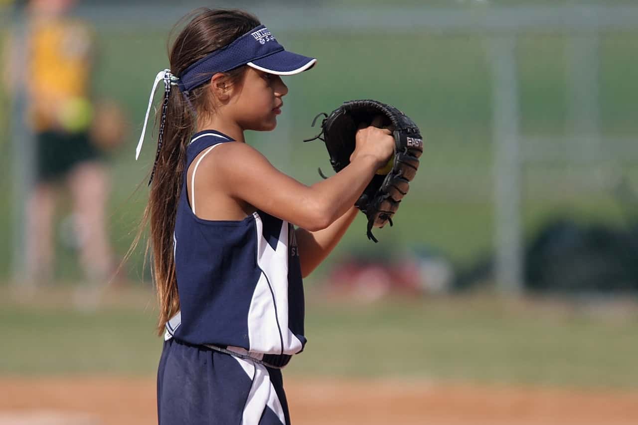 girl-playing-baseball-163365