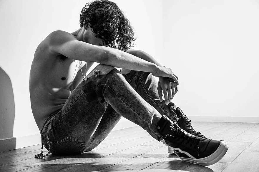 lonely-man-sitting-leisure-resting-git-body-portrait-black-and-white