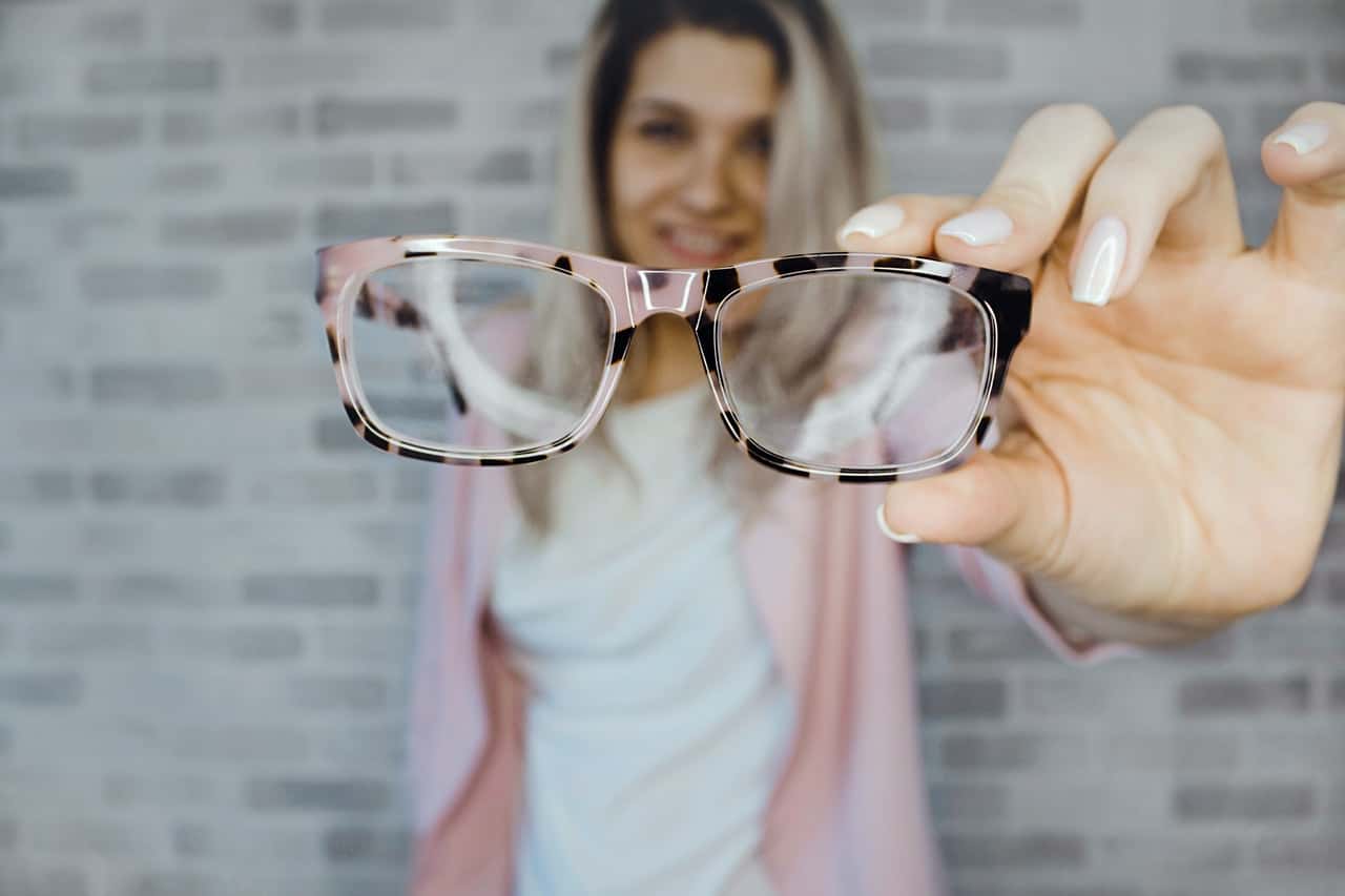 selective-focus-photography-of-pink-and-black-framed-975668