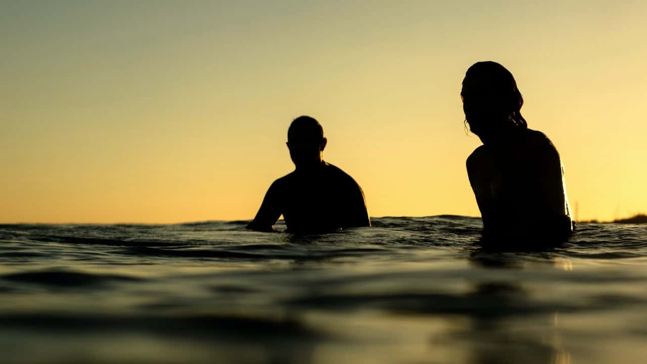 silhouette-of-two-person-in-water-1327536