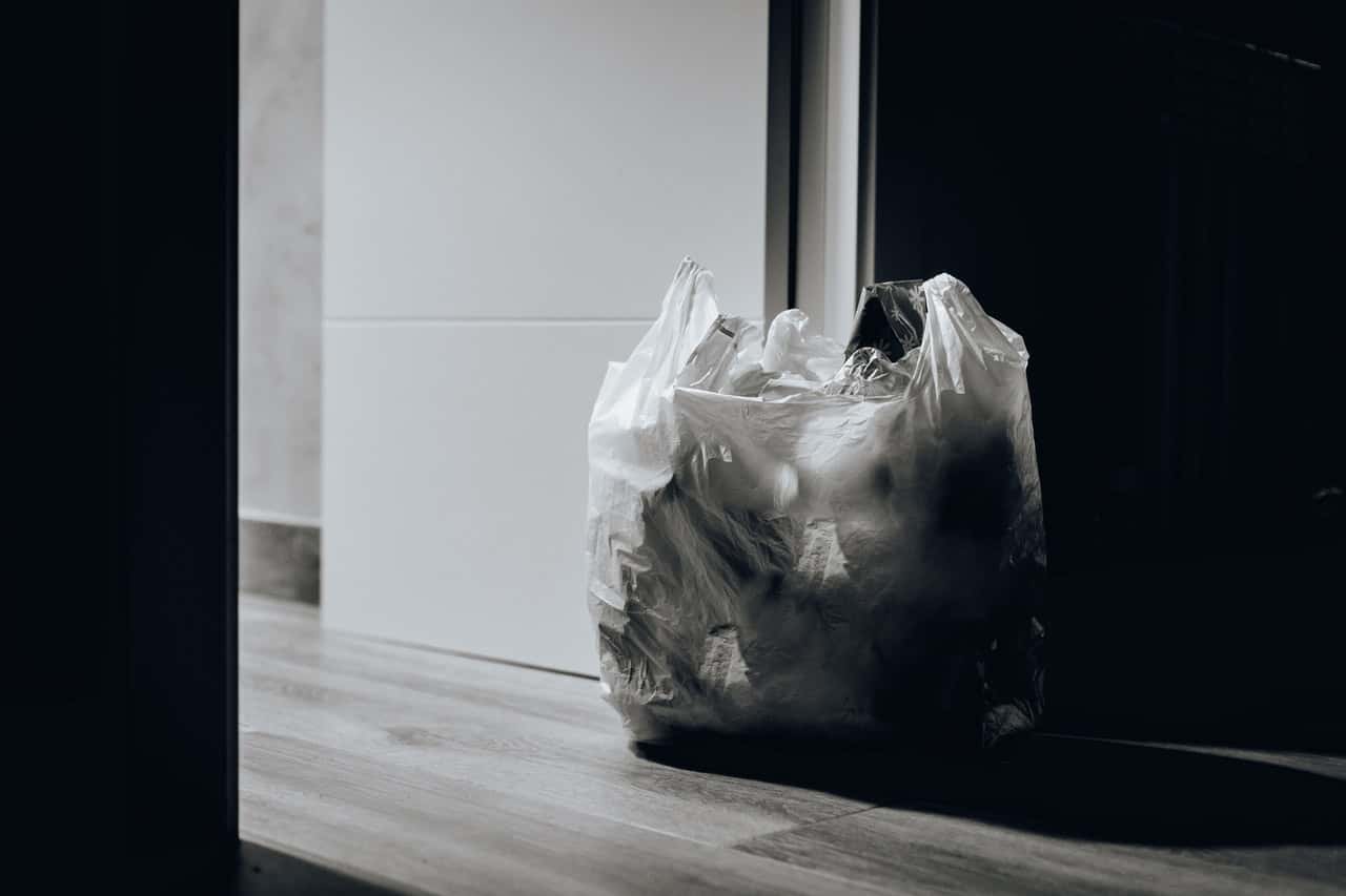 trash-near-door-1549528