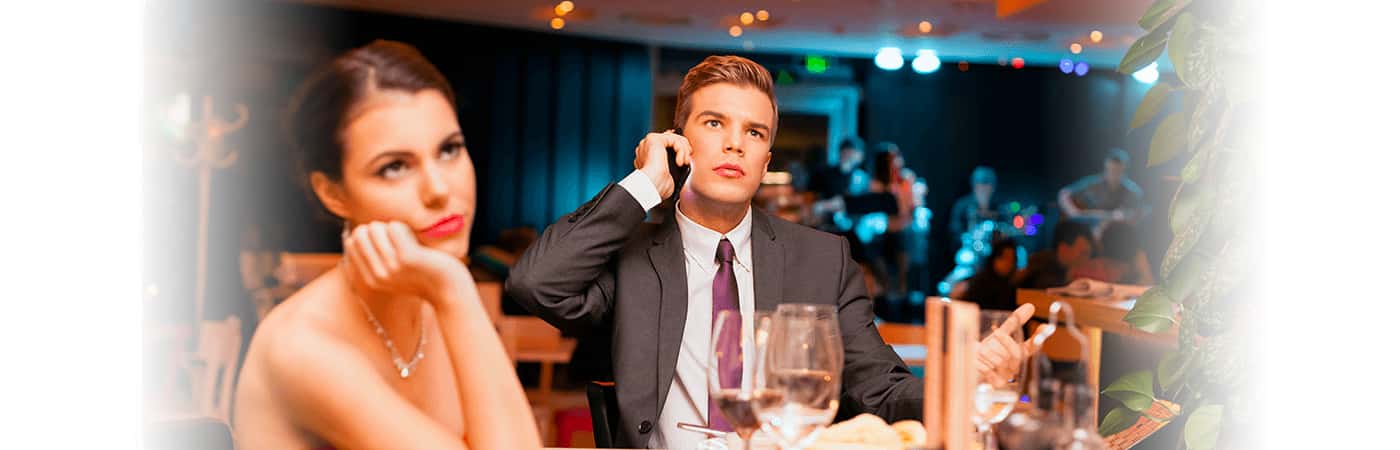 Waiters Share The Worst Dating Disasters They've Witnessed