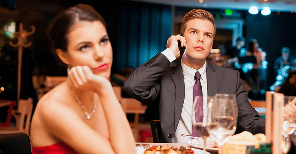 Waiters Share The Worst Dating Disasters They've Witnessed
