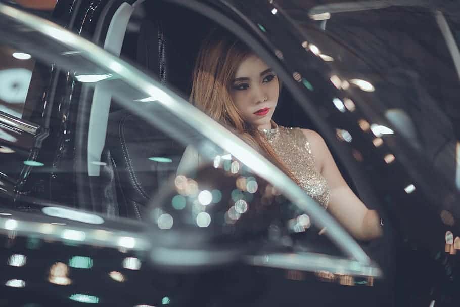 woman-in-the-car-girl-fashion-fashion-girl
