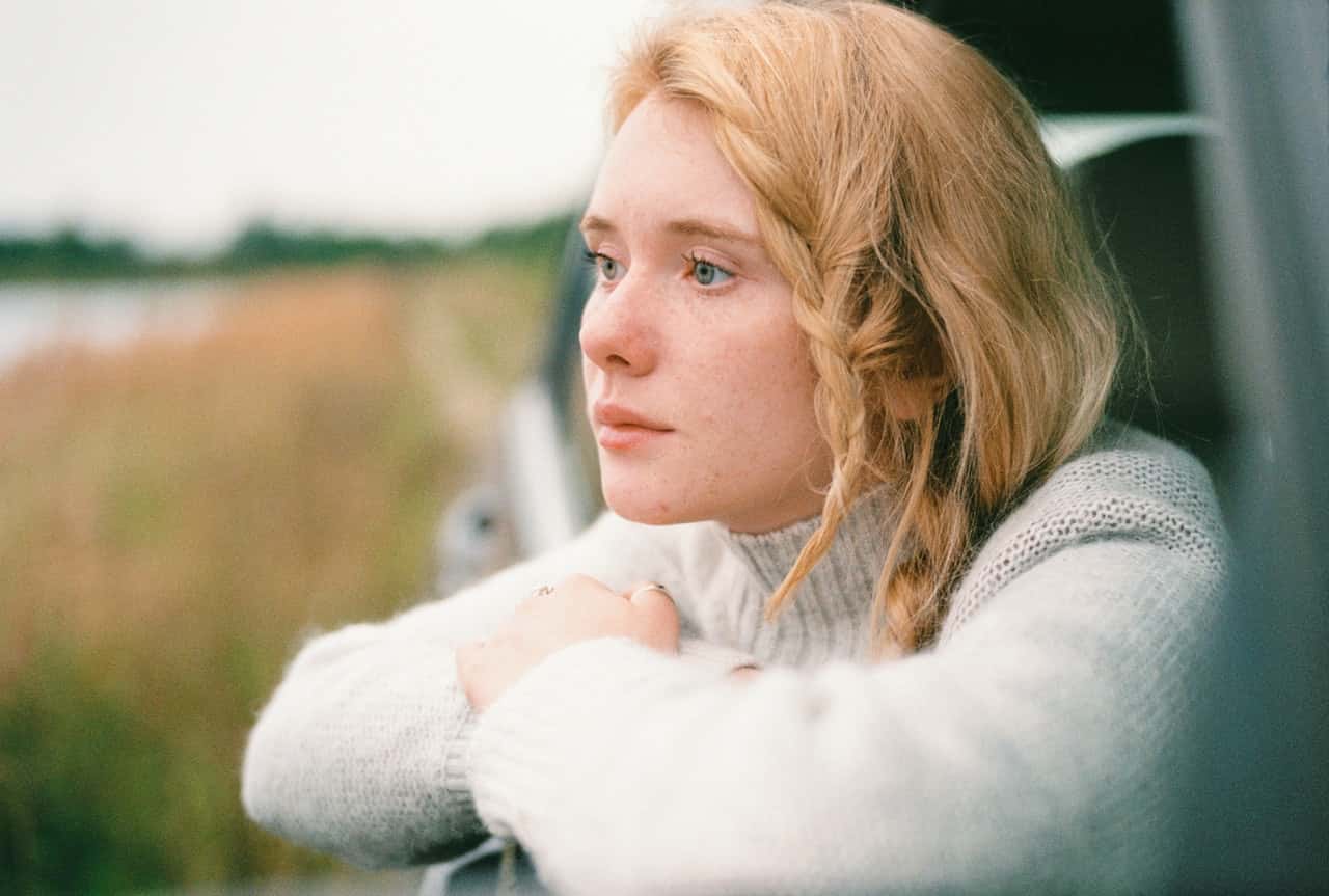 woman-in-white-sweater-thinking-4091205