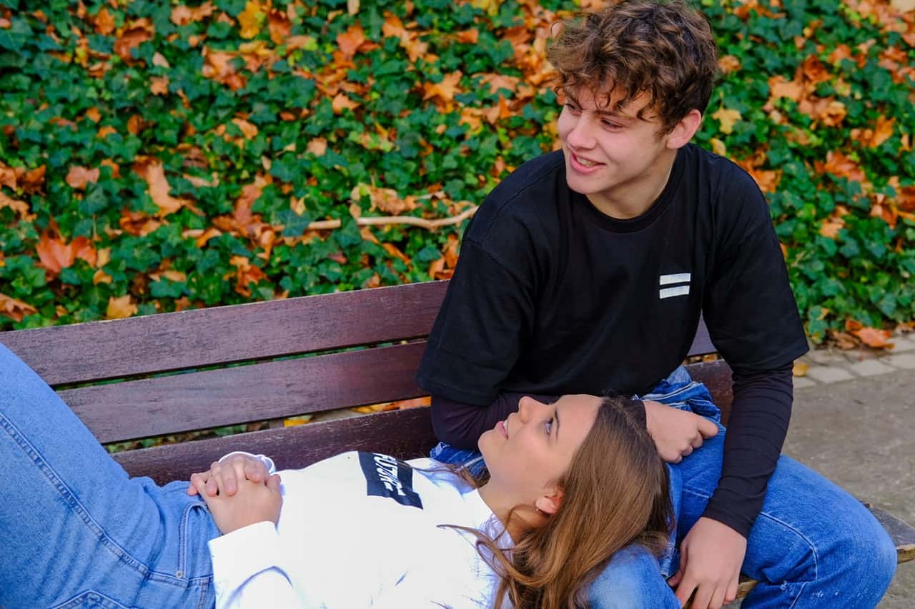 woman-lying-on-a-man-s-lap-3652323