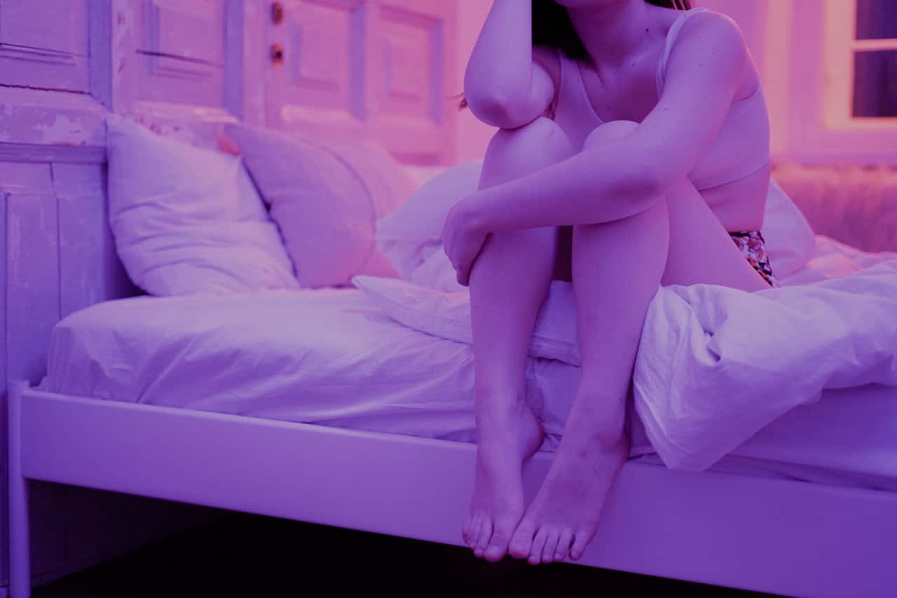 woman-sitting-on-white-bed-3694016