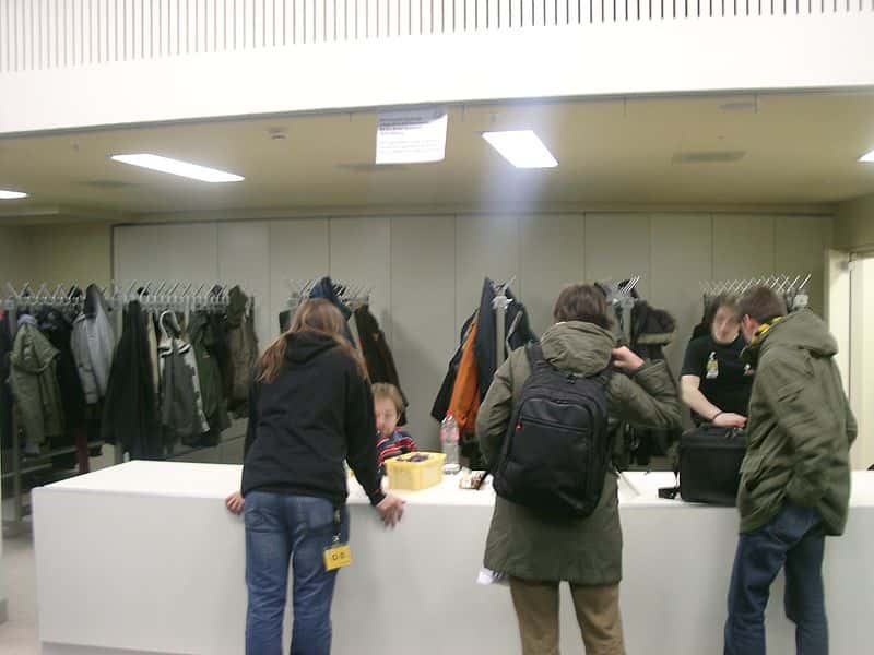 800px-23c3_by_taw_cloakroom_1