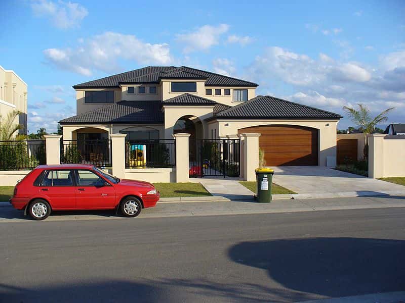 800px-Gold_Coast_suburban_home