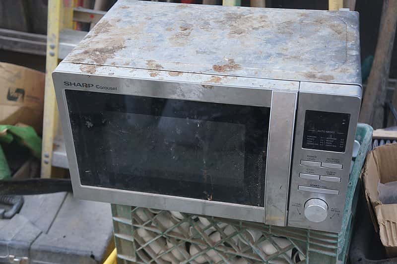 800px-Microwave_oven_2_2018-07-11