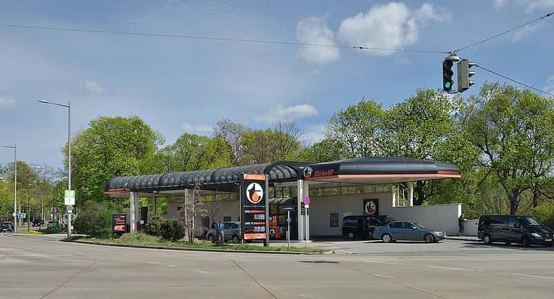 800px-Turmöl_station_Schönbrunn