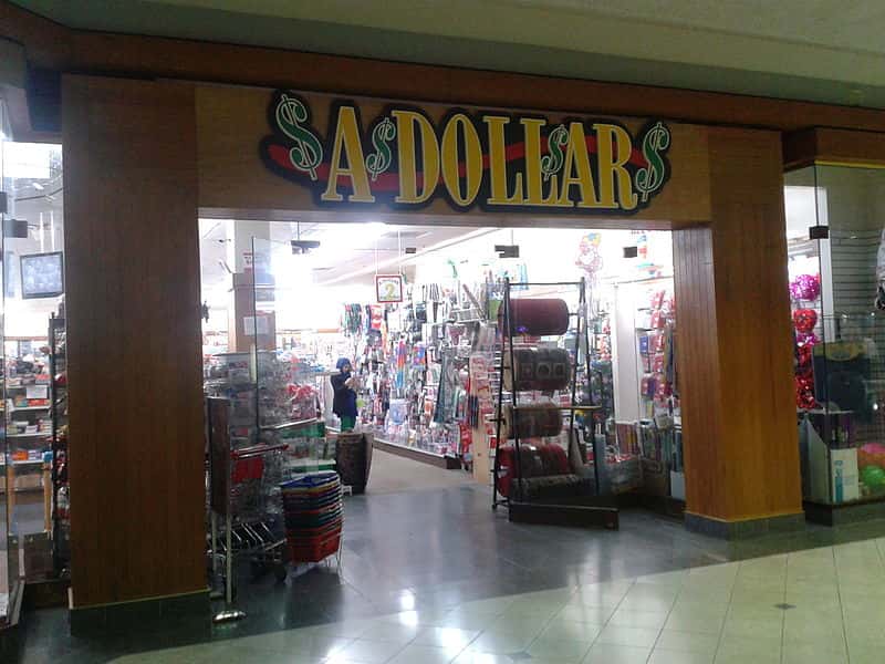 A_Dollar_store_in_Landmark_Mall