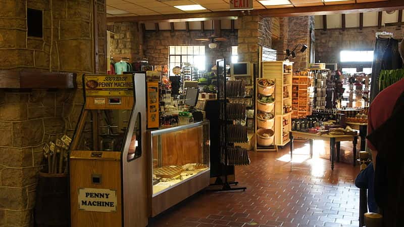 Luray_Caverns_Gift_Shop_(8041085721)_(2)