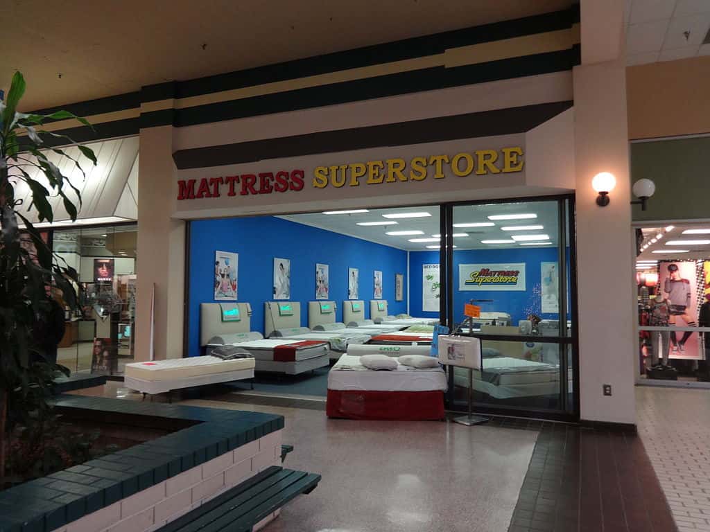 Mattress_Superstore,_The_Mall_at_Waycross