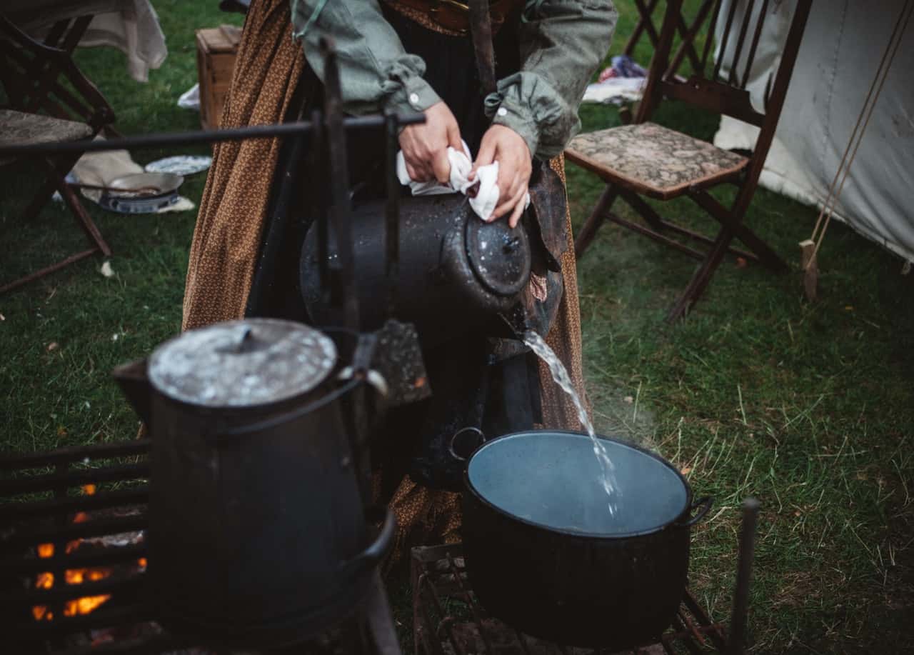 adult-boil-breakfast-camping-221441
