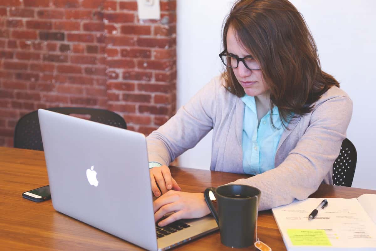 apple_blouse_coder_coding_computer_cup_email_job-923519