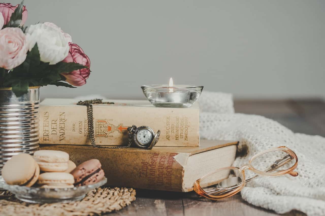 books-on-the-table-1809347