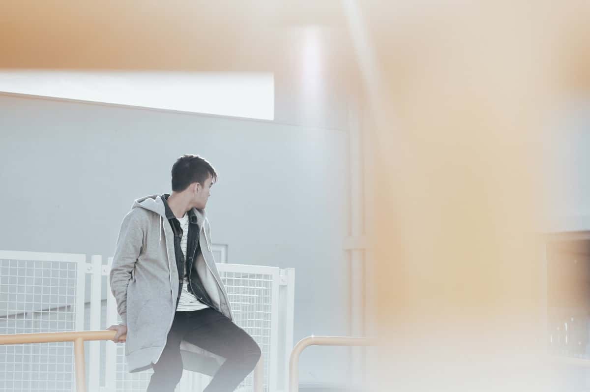 boy_man_sitting_thinking_waiting_jacket_coat_men-655314