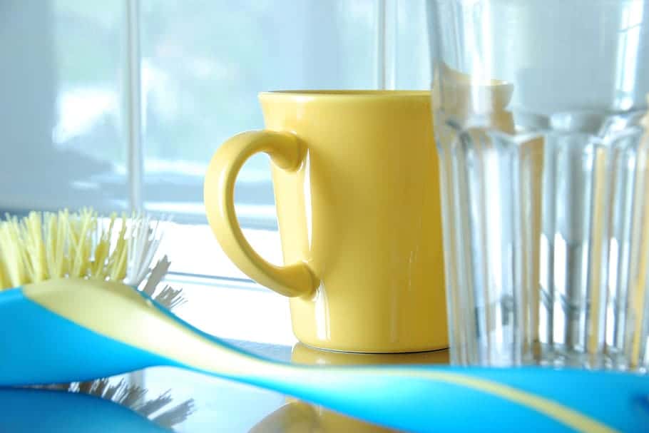 everyday-life-washing-dishes-cup-glass