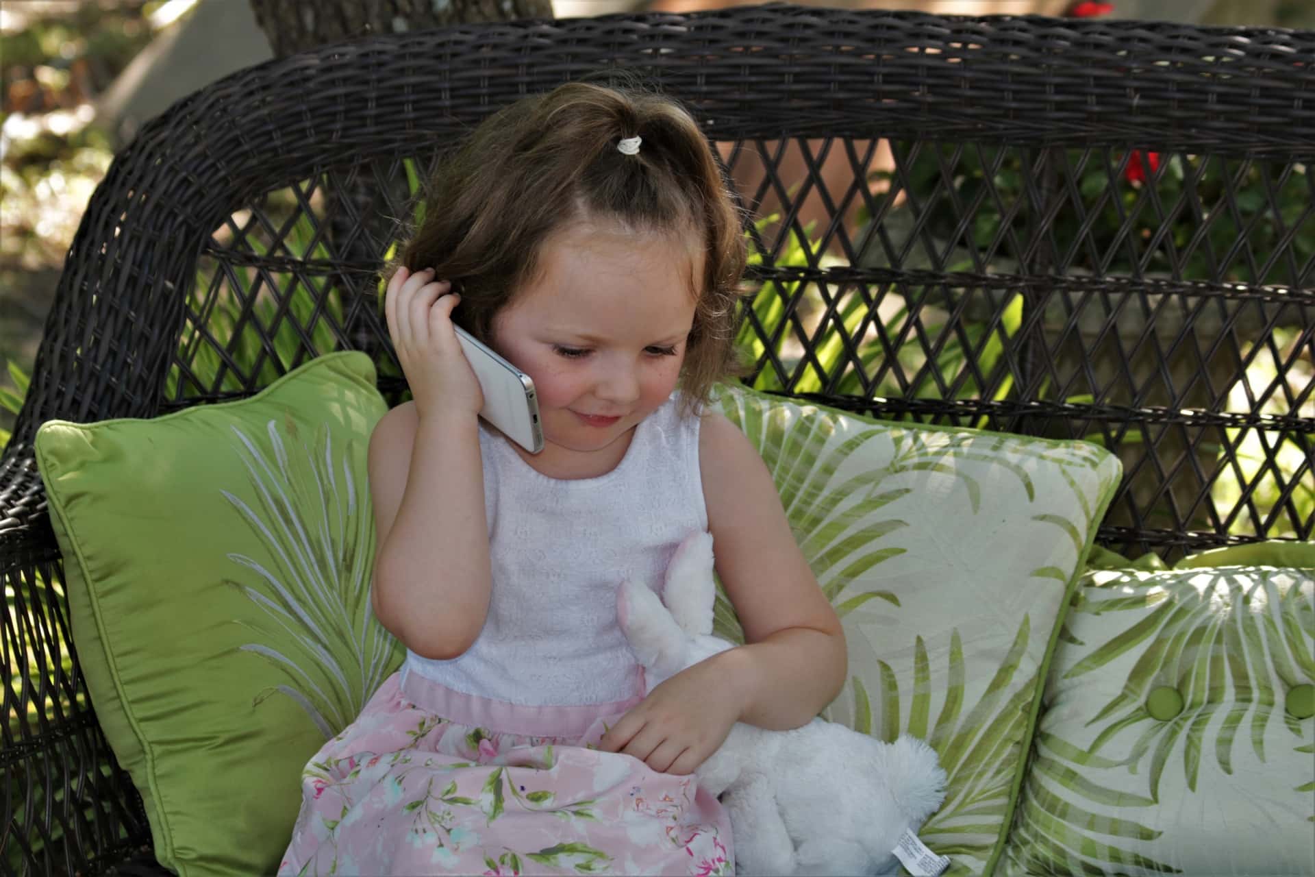 little-girl-talking-on-phone