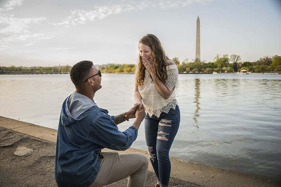 love-washington-proposal-couple