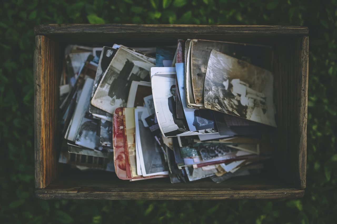 old-photos-in-the-wooden-box-5842
