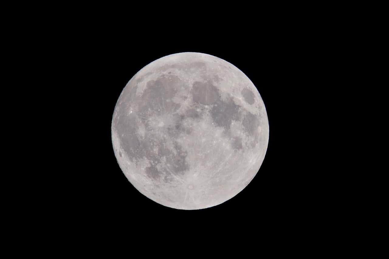 photo-of-full-moon-975012