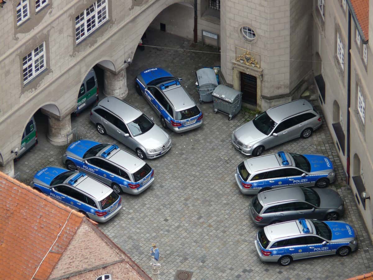police_cars_autos_service_building_police_aerial_view_blue_silver-1145495