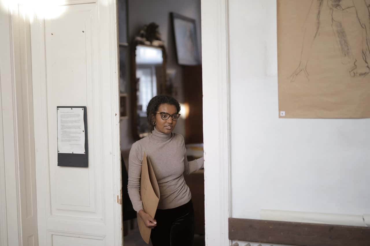 serious-black-lady-in-doorway-3876702