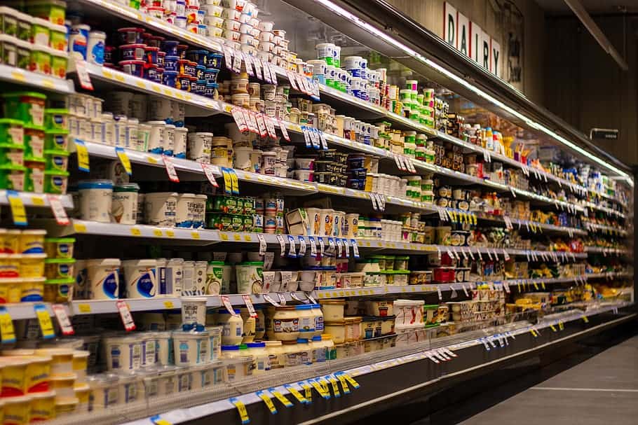 supermarket-shelf-blur-yogurt