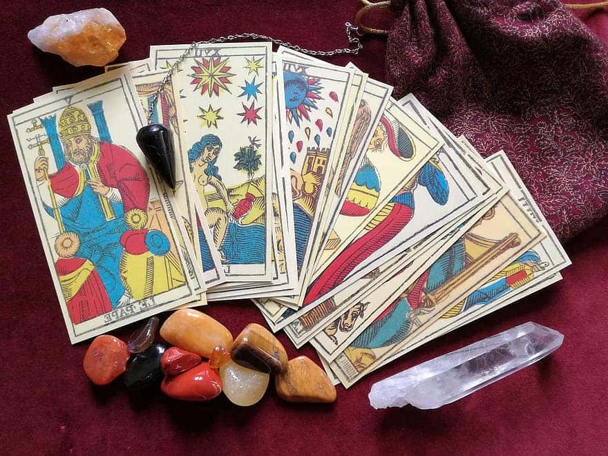 tarot-crystals-pendulum-occult-esoteric-magic-prediction-psychic-cards