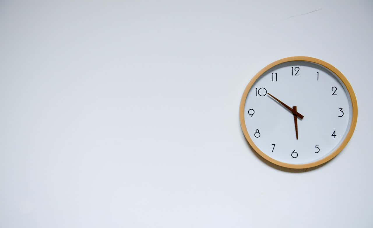 wall-clock-at-5-50-707582