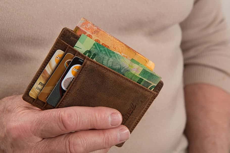 wallet-credit-card-cash-investment