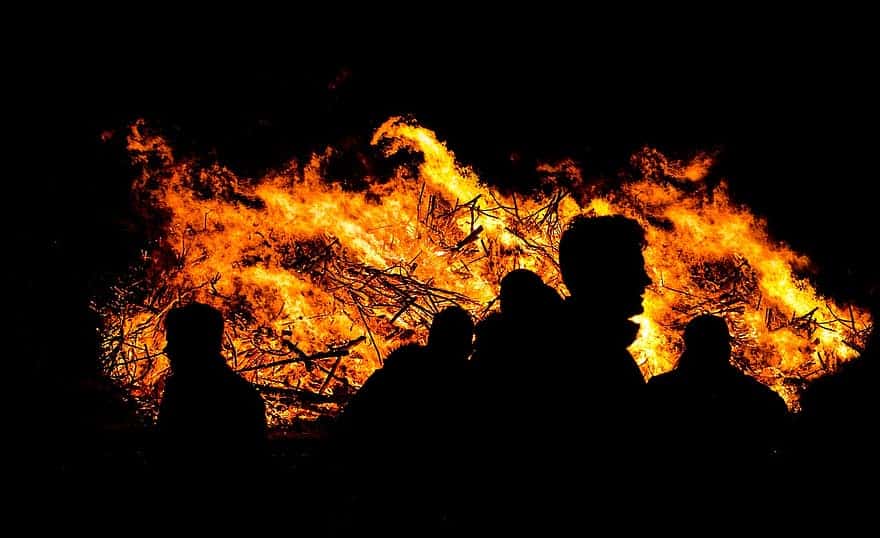 watching-fire-hot-warm-people-heat-burning-flame-easter