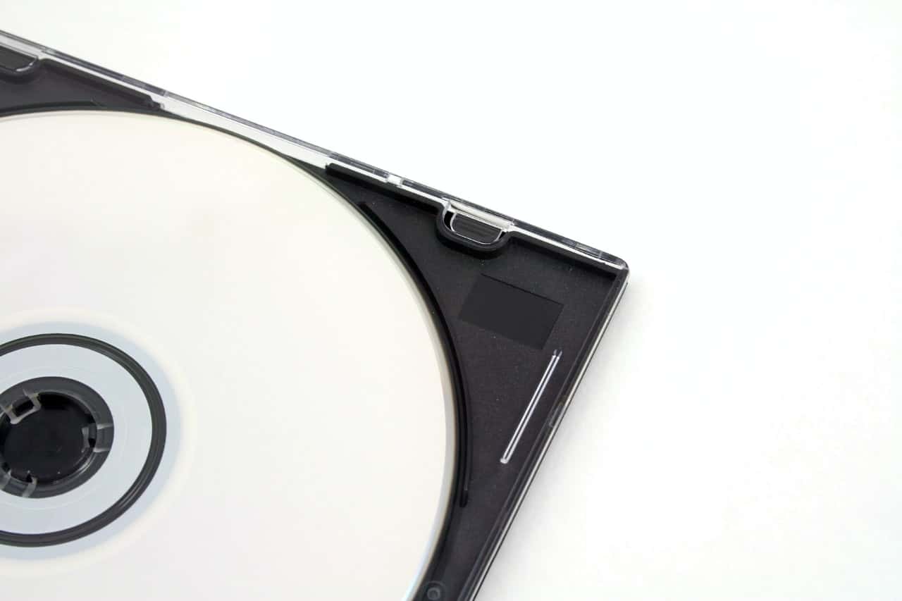 white-compact-disc-93388