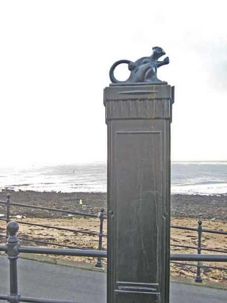 450px-The_Hartlepool_Monkey_-_geograph.org.uk_-_318321