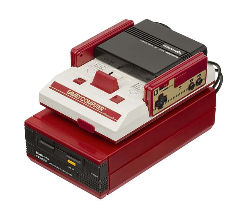 800px-Nintendo-Famicom-Disk-System