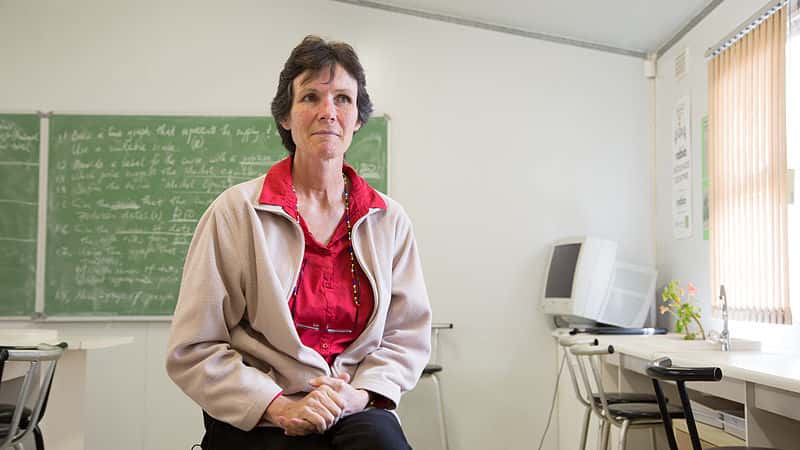 800px-Pam_Robertson,_Grade_12A_Teacher_at_Sinenjongo_High_School,_Joe_Slovo_Park,_Cape_Town,_South_Africa-3320