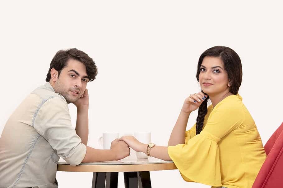 girl-boy-dating-cafe-couple-cute