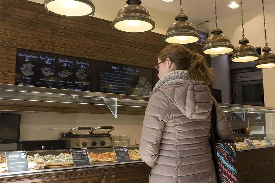italian-food-pizza-counter-client