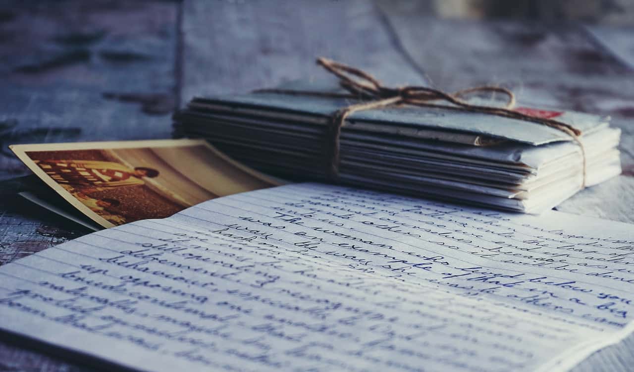 shallow-focus-of-letter-paper-1157151
